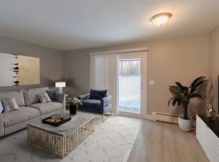 4 Woodburn Rd #2, Litchfield, NH 03052