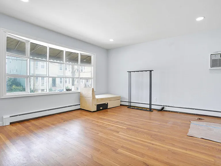 24 Kingsland Ave #1 — Photo 2