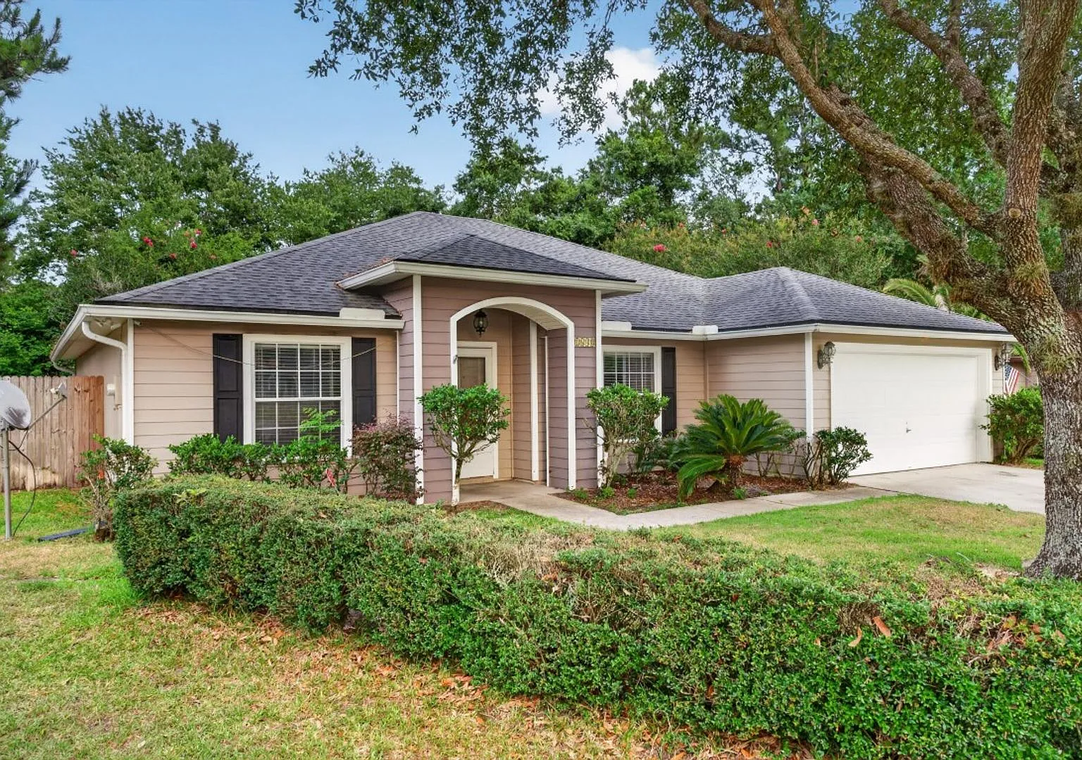 Middleburg Home with Office Space — Photo 2