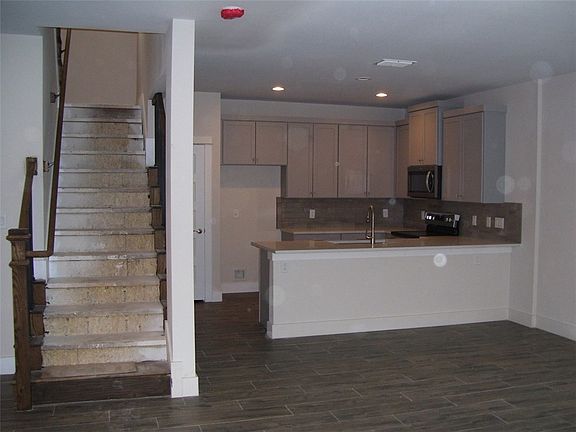 3rd image of 110 W Holland St