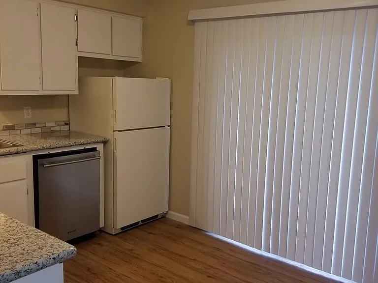 Meadow Creek Apartments — Photo 17