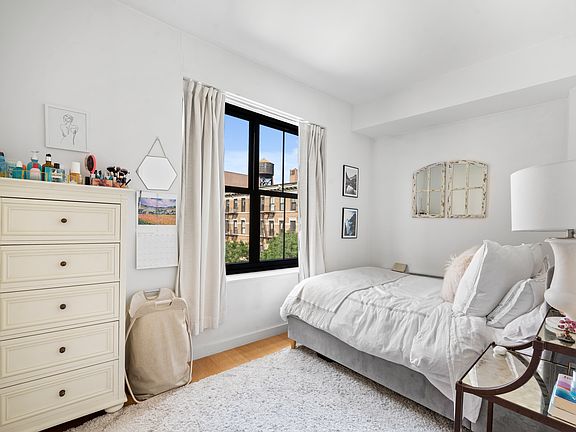 2nd image of 298 Mulberry St APT 3P