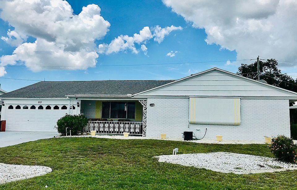 1st image of 801 Fox Hills Dr