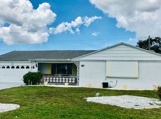 801 Fox Hills Dr, Sun City Center, FL 33573