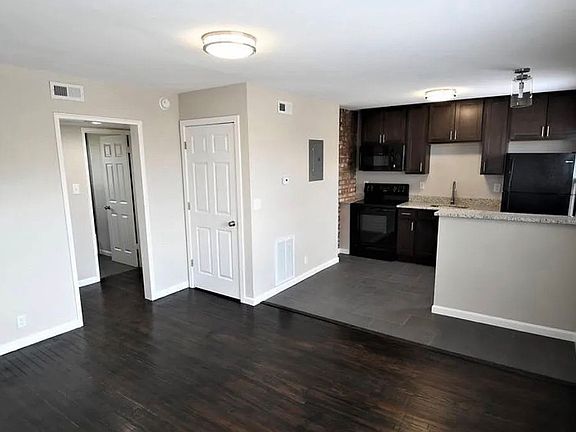 4th image of 124 N Eddy St #15