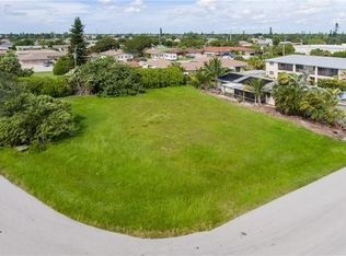 4824 Palm Tree Dr, Cape Coral, FL 33904