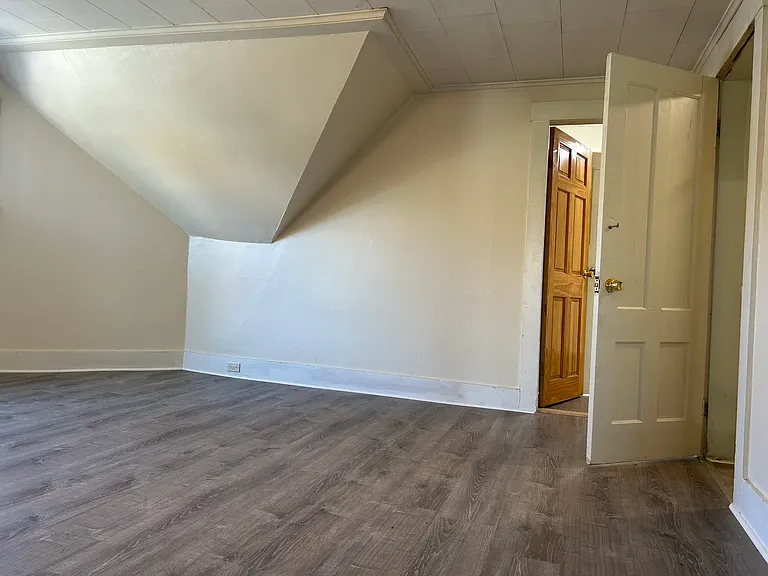 201 Roxbury St #3 — Photo 7