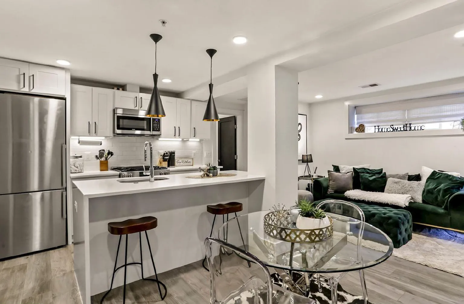 2 bed, 2.0 bath, 820 sqft, $2,700 — Photo 4