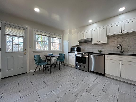 Kitchen w/ access to backyard