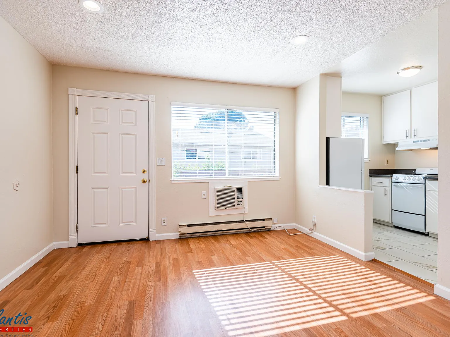 Studio, 425 sqft, $1,895 — Photo 2