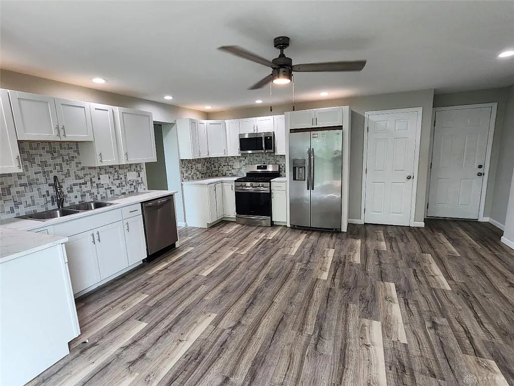 1 bed, 1.0 bath, 4963 sqft, $1,050 — Photo 3
