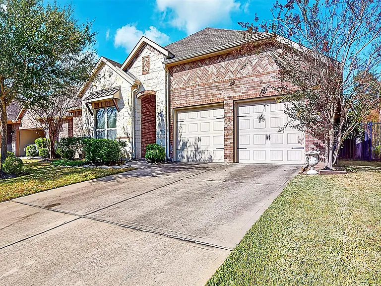 151 W Wading Pond Cir — Photo 2