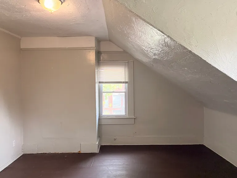 1601 Holyrood Rd — Photo 26