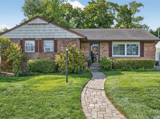 92 Hemlock Dr, Farmingdale, NY