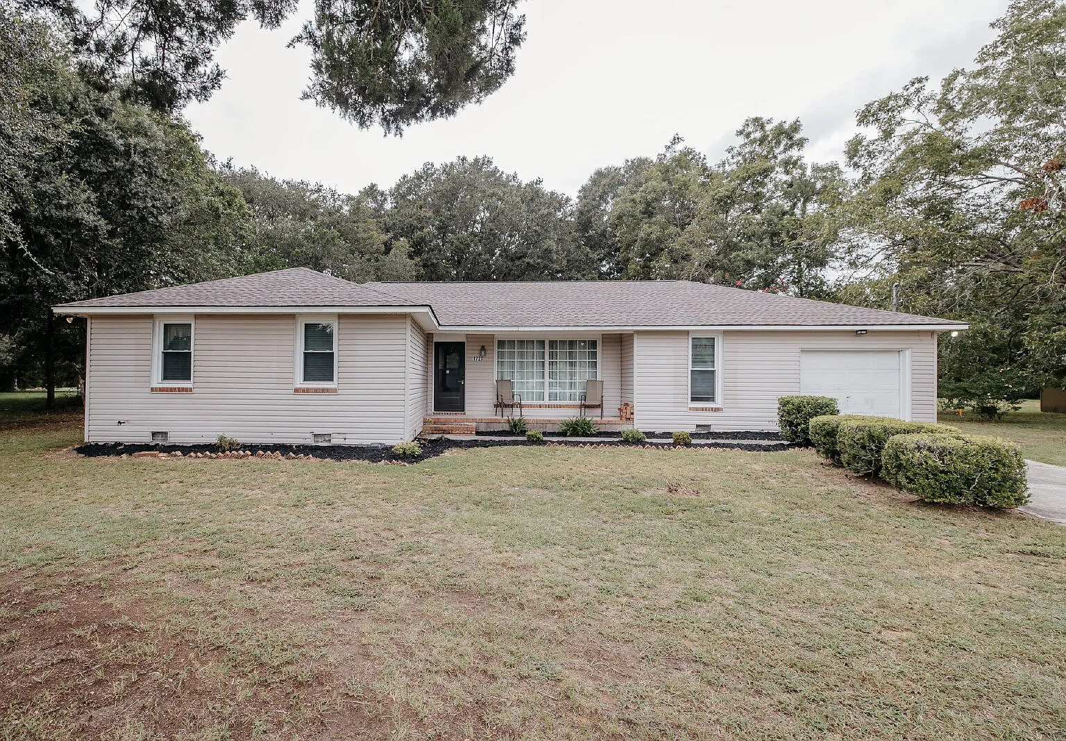 4 bed, 2.5 bath, 2006 sqft, $3,600 — Photo 1
