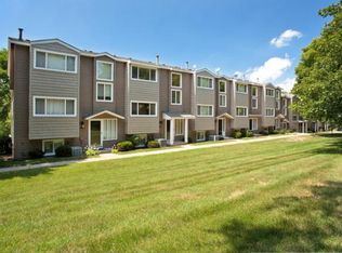 302 Pondridge Cir, Wayzata, MN 55391