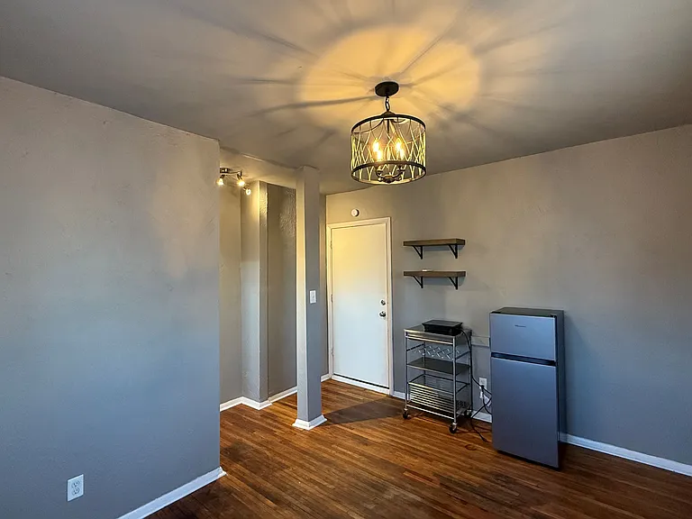 9 N College Ave #6 — Photo 3