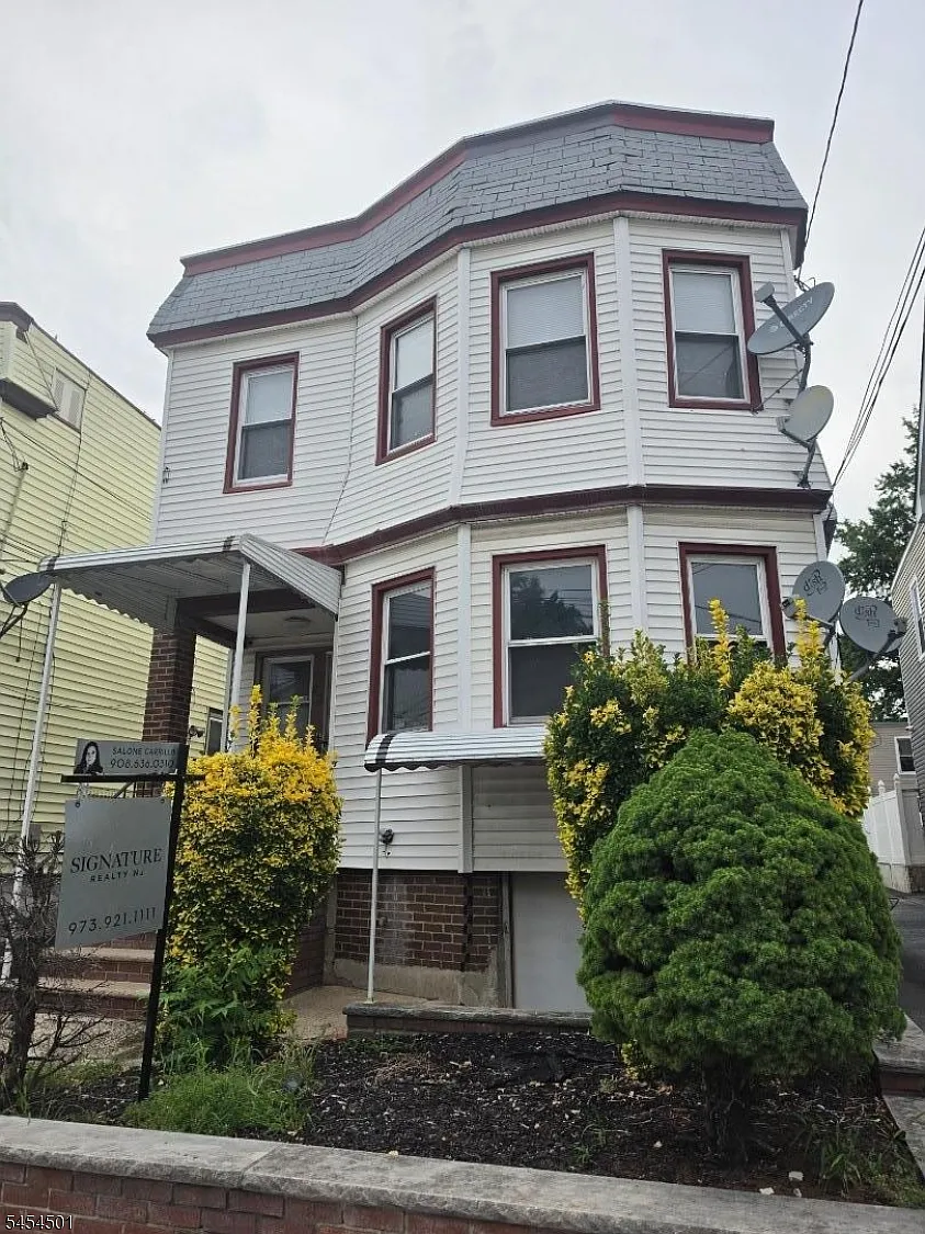 2 bed, 1.0 bath, $1,750 — Photo 1