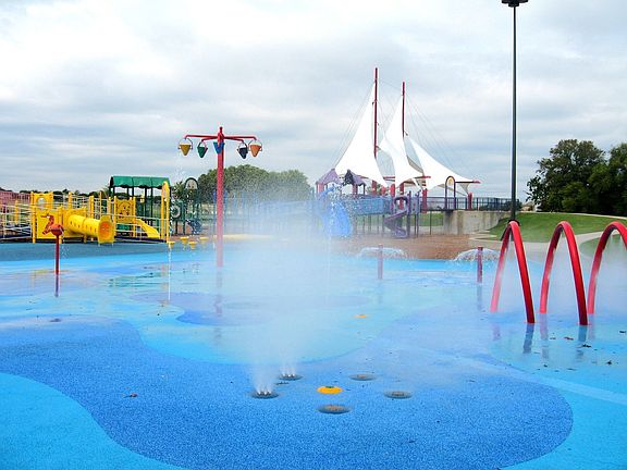 Minutes to the water park