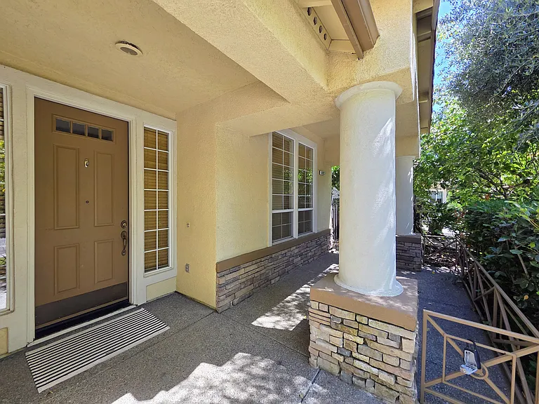 1406 Yukon St — Photo 6