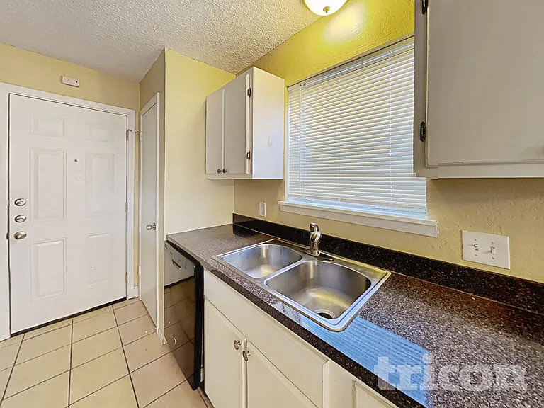 6321 Macarthur Dr — Photo 5