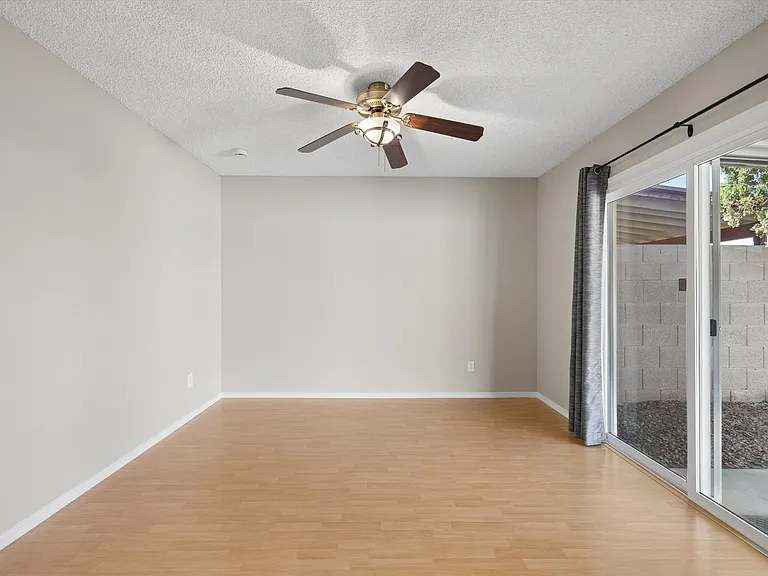 2118 S Pine St — Photo 19