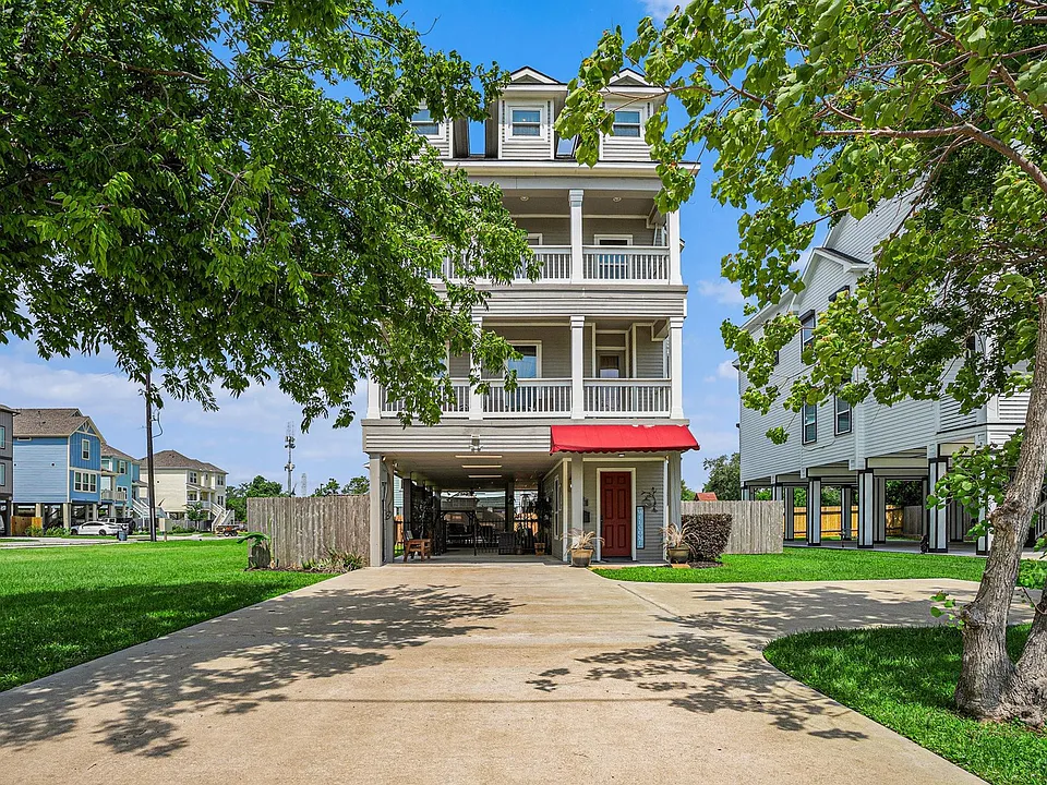 1333 N Meyer Ave