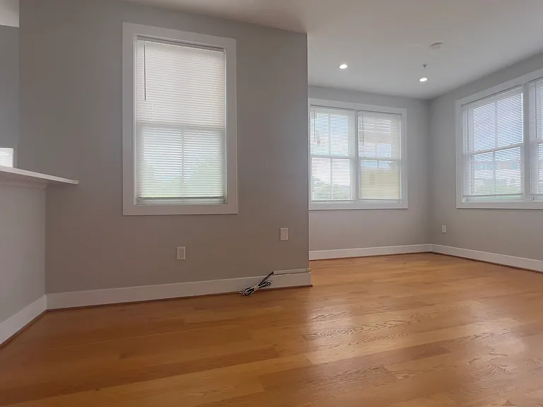 1209 G St SE #8 — Photo 7