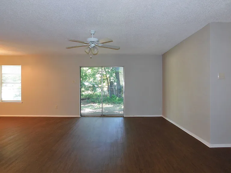1401 Noble St — Photo 9