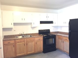 2111 N Elmwood Ave APT 4A, Waukegan, IL 60087