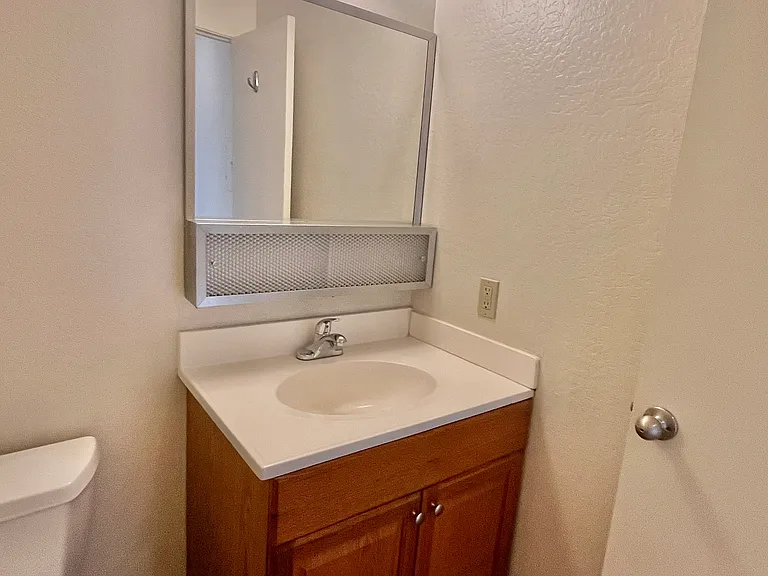 202 E J St #6 — Photo 11