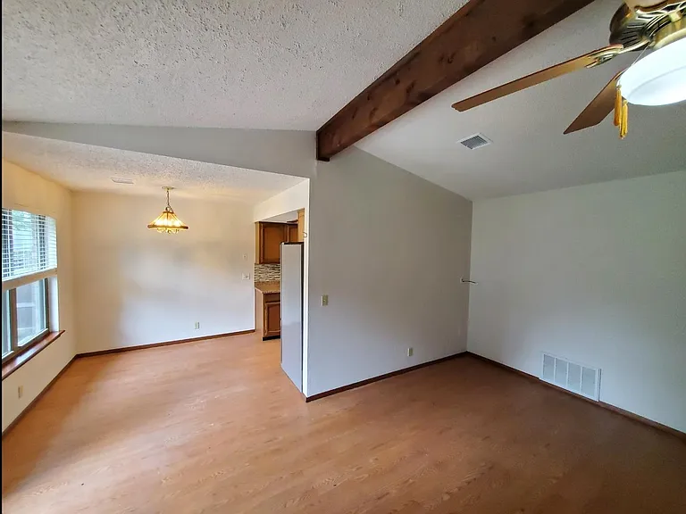 1108 W Durham St S — Photo 13
