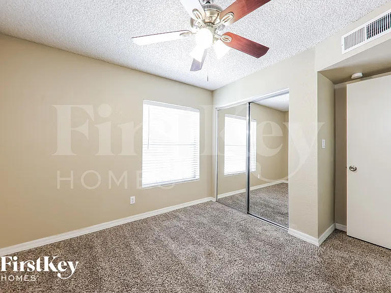 5203 W Sandra Ter — Photo 16