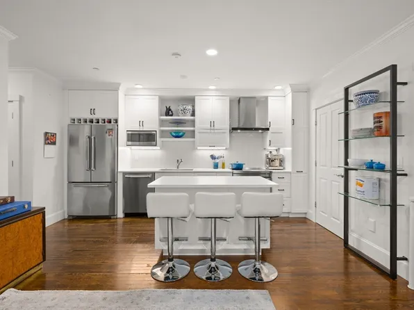 429 Norfolk St Unit 1, Somerville, MA 02143