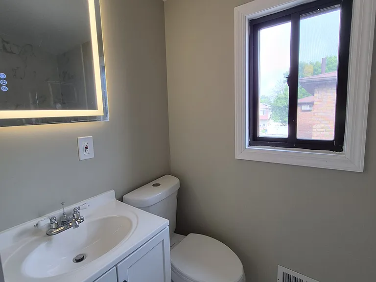 438 Travis Ave #2 — Photo 8