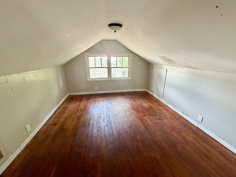 121 Farmer St — Photo 9