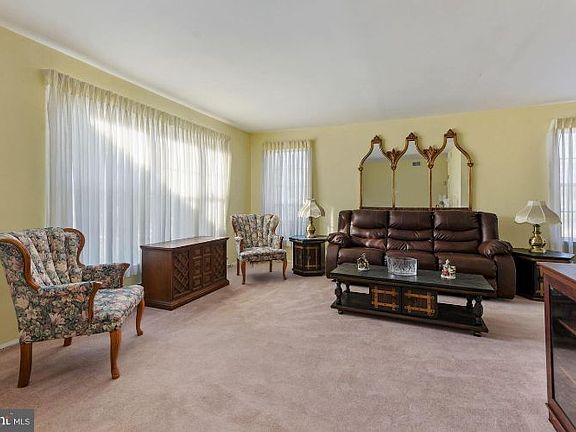 4th image of 1 Westminster Dr S