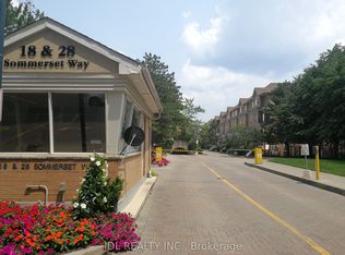 18 Sommerset Way #1112, Toronto, ON M2N 6X5