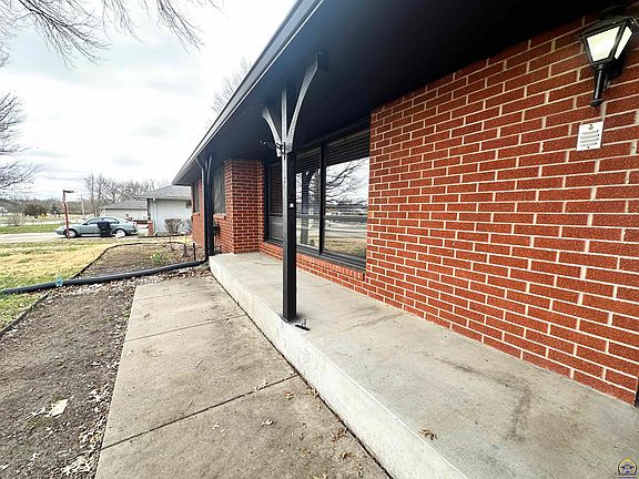 2nd image of 3537 SE Croco Rd