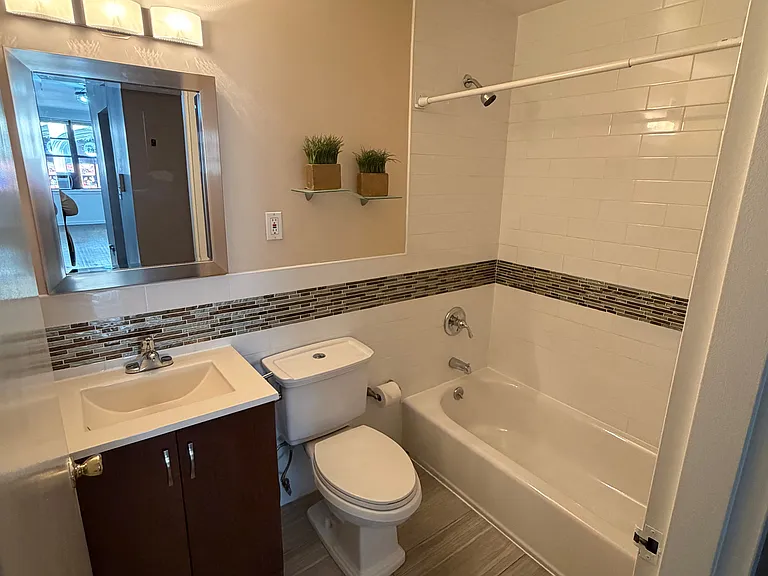 114 Suffolk St #1B — Photo 2