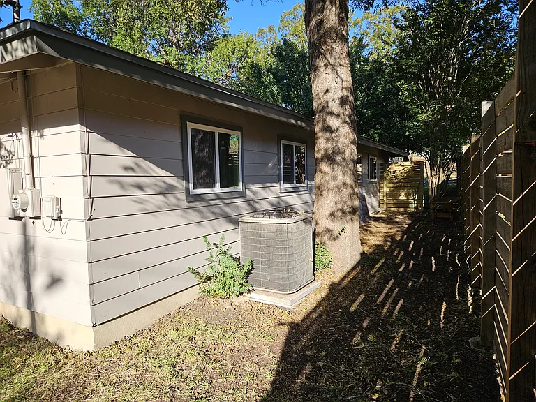 3402 Laguna Dr — Photo 4