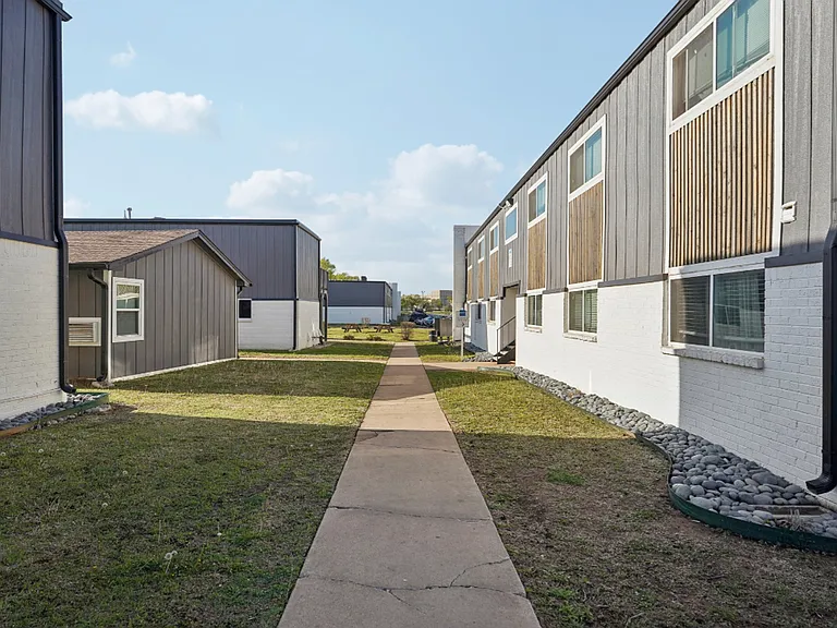 Chestnut Flats — Photo 11