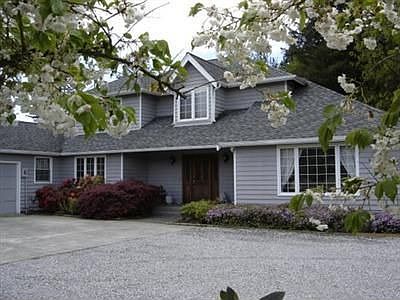 Magnificient custom home nestled among stunning mountain views