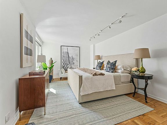 5th image of 201 E 79th St APT 15I