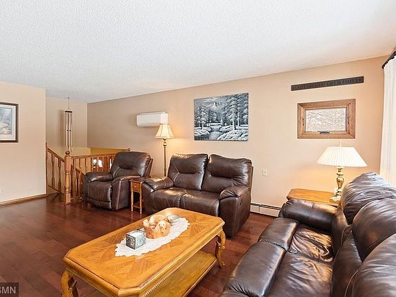 5th image of 20305 Jewell St NE