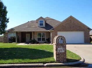 303 W James St, Mabank, TX 75147