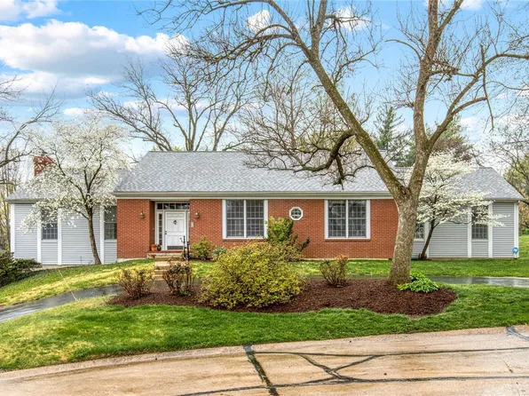 664 Pine Creek Dr, Chesterfield, MO 63017