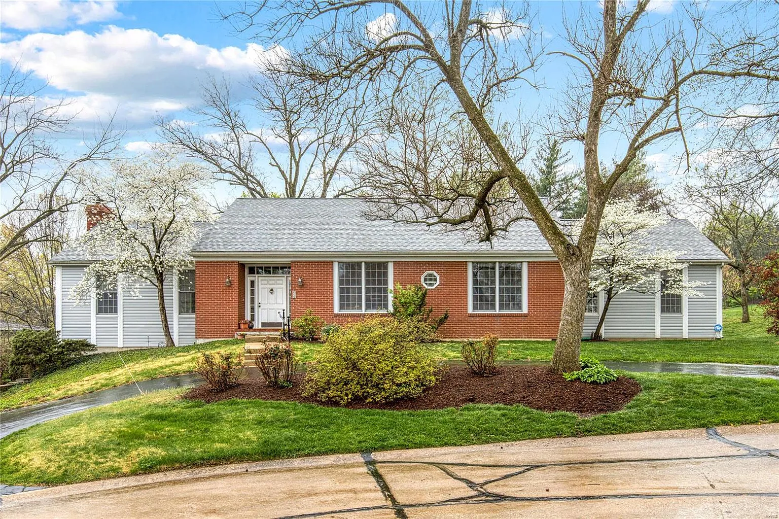664 Pine Creek Dr photo 1