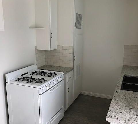 4th image of 1124 E Lexington Dr #C