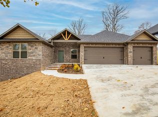 1061 Torrey Pines Ln, Cave Springs, AR 72718